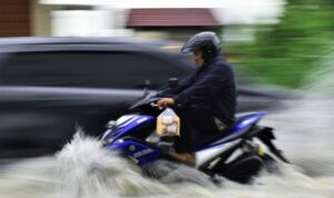 bmkg-waspada-hujan-lebat-disertai