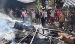 kebakaran-hebat-di-tambang-rumah-r