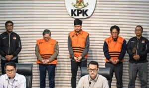 tampang-3-tersangka-kasus-suap-pengelolaan-kawasan-hutan-1755171522511_169