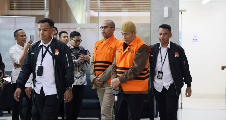 KPK-Tahan-2-Tersangka-Dugaan-TPK-Pembagian-Kuota-Ibadah-Haji-Indonesia-Tahun-2023-2024-image_large